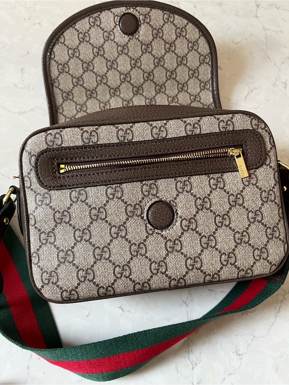 Gucci Dark Brown Leather Logo Tab with Cream Interior and Gold Zipper - Picture 4 of 9
